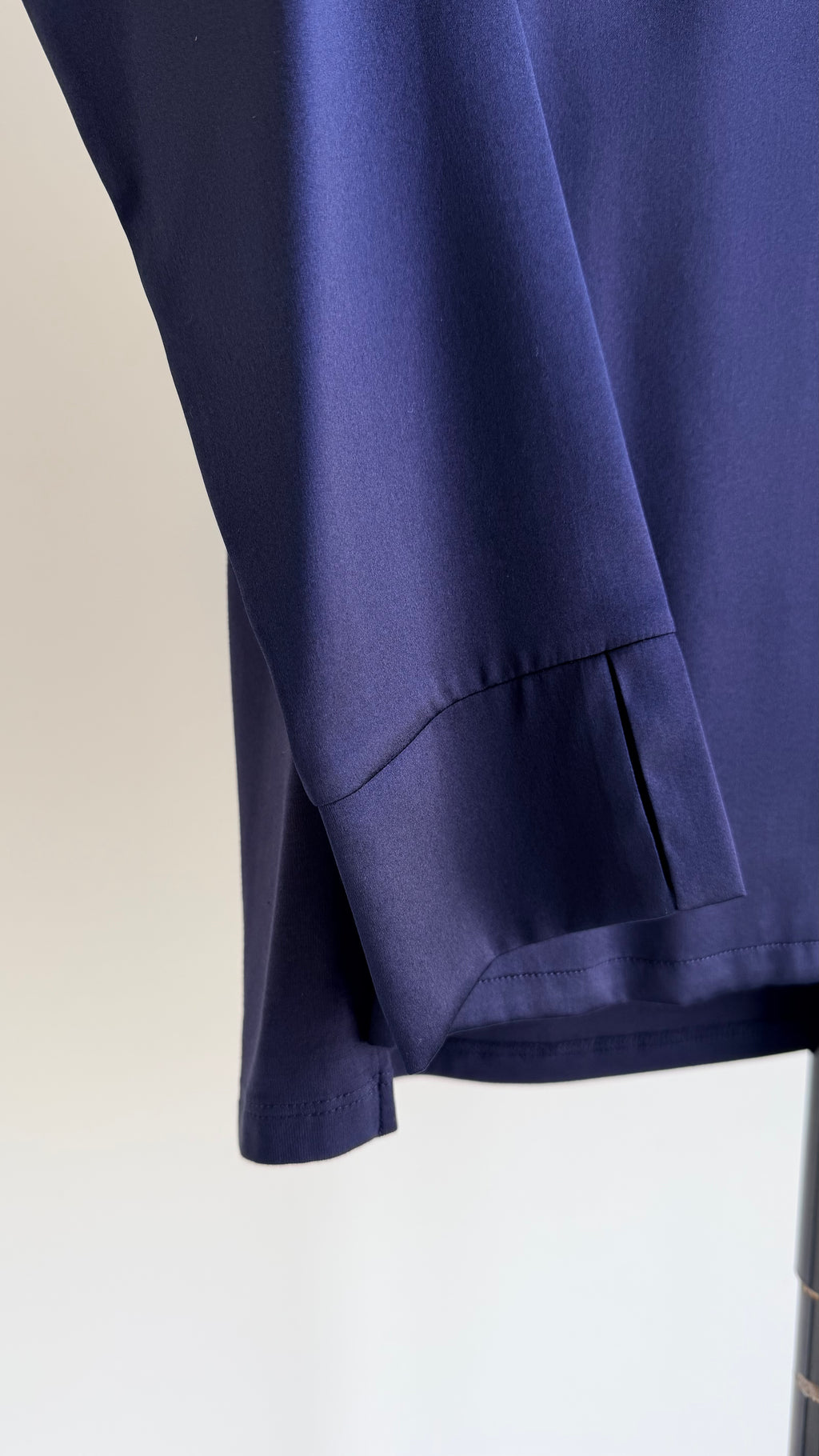 Maidamila | Camicia Blu in Seta Scollo Barca | Blusa Donna